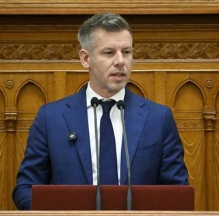 Magyar Péter: megvizsgáljuk a cikluskorlátozás lehetőségét más választott tiszségek esetén is