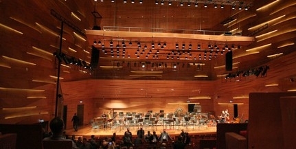 A Pannon Filharmonikusok üres színpaddal, táncosok nélkül adja elő a Rómeó és Júliát A Pannon Filharmonikusok üres színpaddal, táncosok nélkül adja elő a Rómeó és Júliát