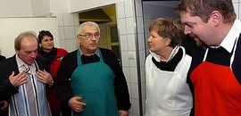 Szili Katalinék ételt osztottak