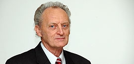 Gazsi bácsi aranygyűrűt kapott