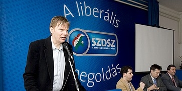 Fodorék bérstopot szorgalmaznak