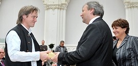 Hiller István kitüntetéseket adott át Hiller István kitüntetéseket adott át