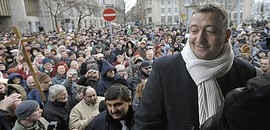 Tüntetés a Magyar Hírlap-bojkott ellen