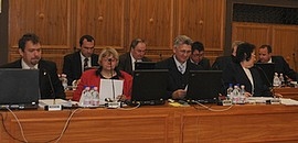 Közbeszerzések: folytatódó pénzszórás