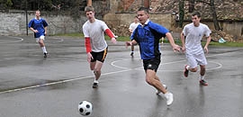 Buzánszky-kezdőrúgás a Leőweyben Buzánszky-kezdőrúgás a Leőweyben