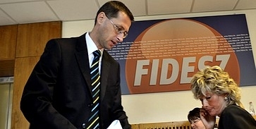 Fidesz: adóemelésre készül a kormány Fidesz: adóemelésre készül a kormány