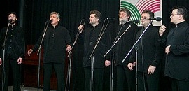 Slágerek „komoly