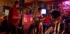 Hallgatható, ehető és nézhető blues