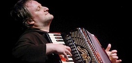 Újra Pécsre jön a harmonika mágusa