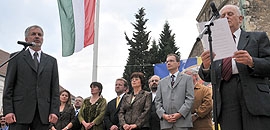 Polgármesterét avatta Pécs a főtéren Polgármesterét avatta Pécs a főtéren