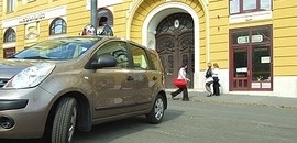 Adózni kellene a képviselők ingyenes pécsi parkolójegyei után Adózni kellene a képviselők ingyenes pécsi parkolójegyei után