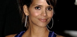 Halle Berry a neten keres barátokat Halle Berry a neten keres barátokat