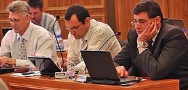 Ötven napirendi pont a közgyűlésen