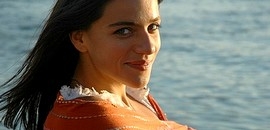 Az egész családnak énekel Palya Bea