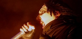 Manson miatt tiltakozik az egyház