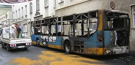 Égett a 33-as busz Pécsett Égett a 33-as busz Pécsett