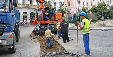 Széchenyi tér: csak kapargatják... Széchenyi tér: csak kapargatják...