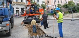 Széchenyi tér: csak kapargatják... Széchenyi tér: csak kapargatják...