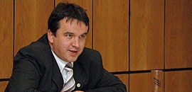 „Politikai kufárkodás folyik itt „Politikai kufárkodás folyik itt
