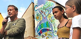 Gyerekek üzennek a tűzfalakon