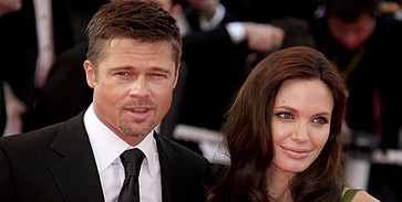 Brad Pitt a medencében elégíti ki Joliet Brad Pitt a medencében elégíti ki Joliet