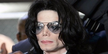 Michael Jackson visszakapta az agyát Michael Jackson visszakapta az agyát