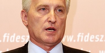 Mikola: csődbe megy az egészségügy Mikola: csődbe megy az egészségügy