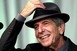 Leonard Cohen elájult a színpadon Leonard Cohen elájult a színpadon