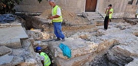 Betemetik a Széchenyi téri emlékeket Betemetik a Széchenyi téri emlékeket