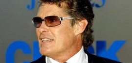 A hullarészeg Hasselhoff ágyba vizelt A hullarészeg Hasselhoff ágyba vizelt