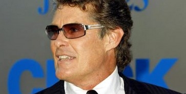 A hullarészeg Hasselhoff ágyba vizelt A hullarészeg Hasselhoff ágyba vizelt