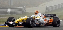 Alonso bejáratta az új Forma-1-es Renault-t Alonso bejáratta az új Forma-1-es Renault-t