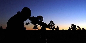 A részecskéktől a világegyetemig A részecskéktől a világegyetemig