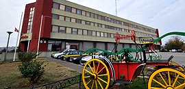 Elképesztő körülmények a tűzoltóknál Elképesztő körülmények a tűzoltóknál