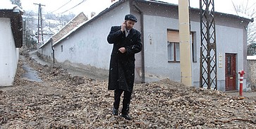 Csőtörés: lezártak két utcát a Tettyén Csőtörés: lezártak két utcát a Tettyén