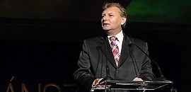 Az önkormányzati lap Hillert ekézi Az önkormányzati lap Hillert ekézi
