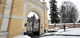Balesetveszélyesek a temető fái Balesetveszélyesek a temető fái