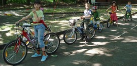 Bringanap a Kresz-parkban Bringanap a Kresz-parkban