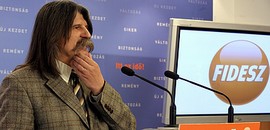 Bővíteni akarja frakcióját a Fidesz