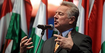 Schmitt Pál hazatér Brüsszelből Schmitt Pál hazatér Brüsszelből