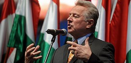 Schmitt Pál hazatér Brüsszelből
