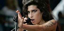 Amy Winehouse tarolt a Grammy-gálán