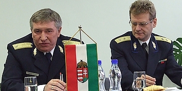 Költöznek a zsaruk Költöznek a zsaruk