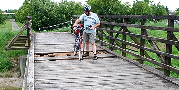 Életveszélyes a kerékpáros híd