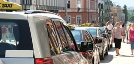 Külföldi diákok tartják el a taxisokat Külföldi diákok tartják el a taxisokat
