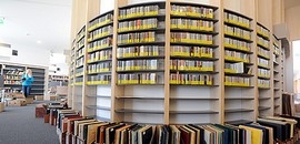 Töltögetik a Kaptárt - rendületlenül Töltögetik a Kaptárt - rendületlenül