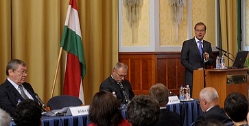 Megyei kormánymegbízottak jőnek Megyei kormánymegbízottak jőnek