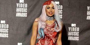 Lady Gaga nyers marhahúsnak öltözött Lady Gaga nyers marhahúsnak öltözött
