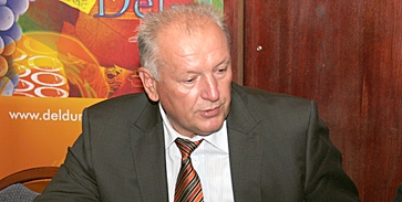 Dr. Farkas Tibor az új DDRFÜ-főnök Dr. Farkas Tibor az új DDRFÜ-főnök