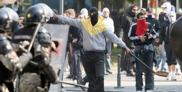 Rendőr sérültek a melegfelvonuláson Rendőr sérültek a melegfelvonuláson